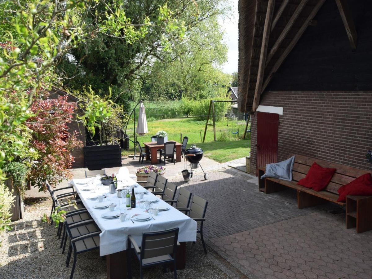 Quaint Farmhouse Near River In Oosterwijk Leerdam Exterior photo