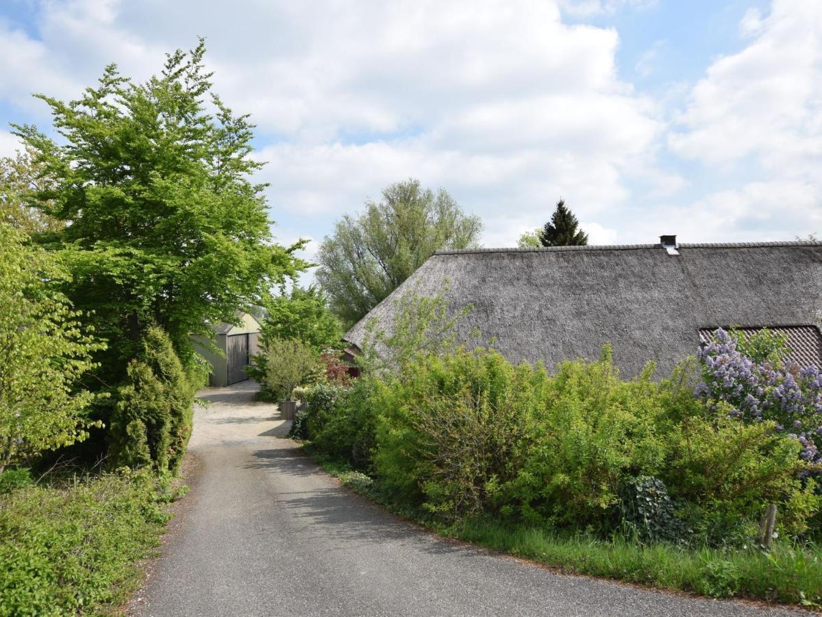Quaint Farmhouse Near River In Oosterwijk Leerdam Exterior photo