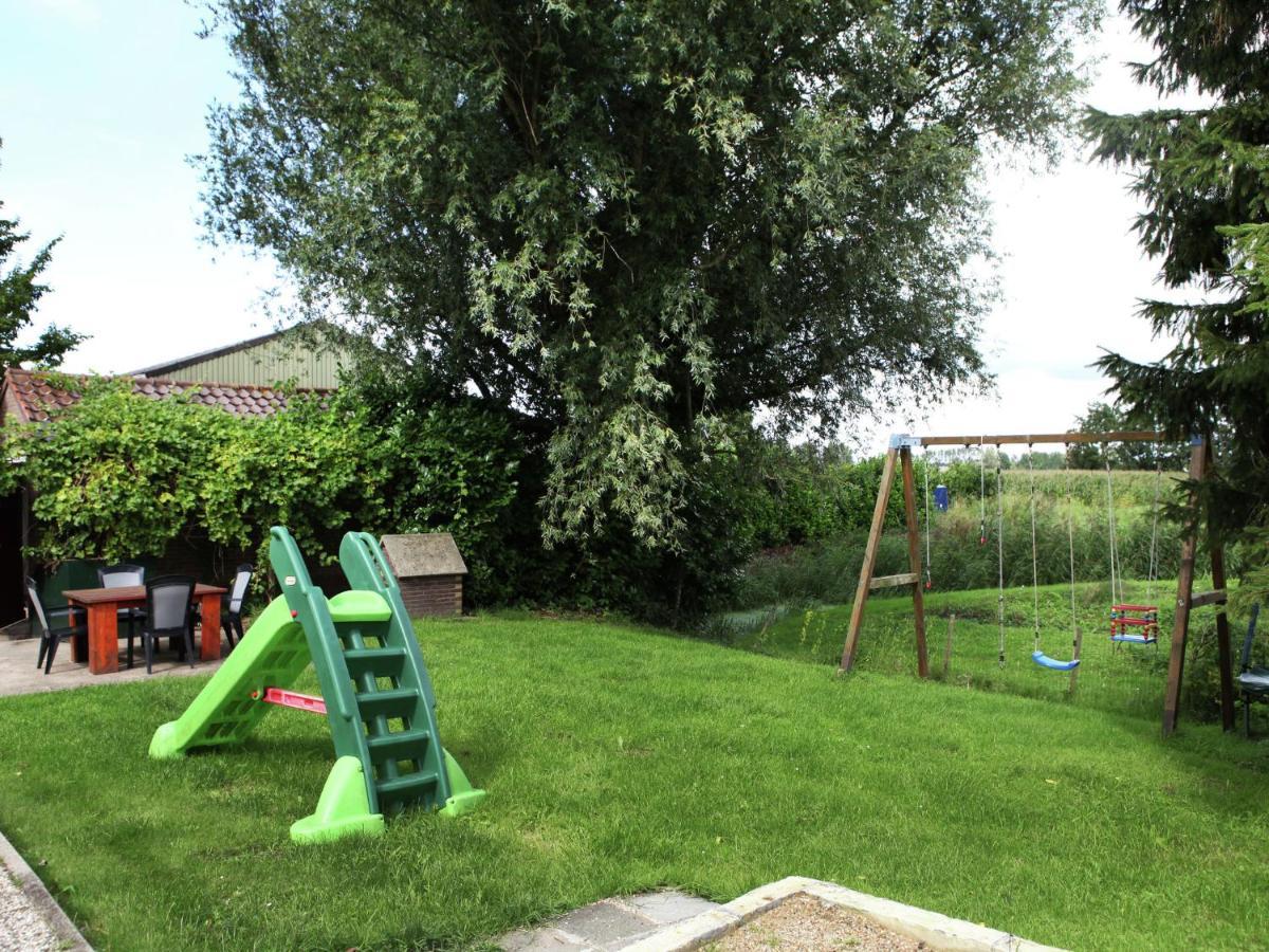 Quaint Farmhouse Near River In Oosterwijk Leerdam Exterior photo