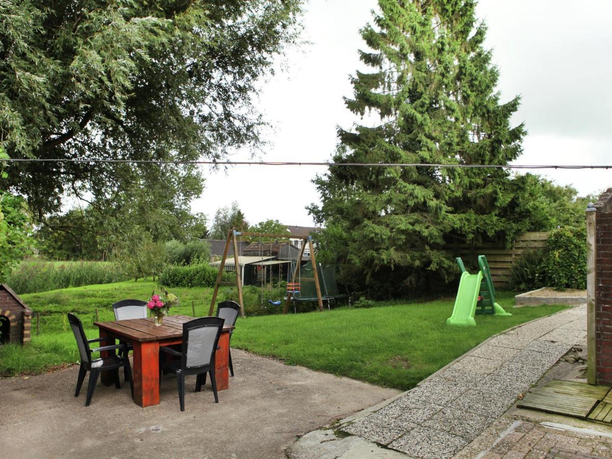 Quaint Farmhouse Near River In Oosterwijk Leerdam Exterior photo